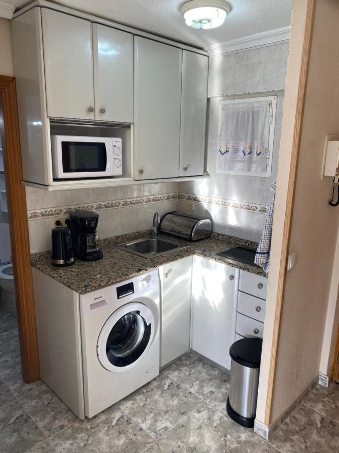 בנידורם Cozy Apartment Just 8 Min Walk From The Beach! מראה חיצוני תמונה