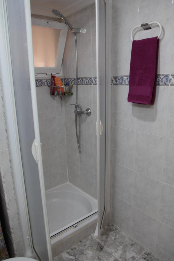 בנידורם Cozy Apartment Just 8 Min Walk From The Beach! מראה חיצוני תמונה