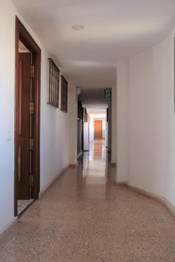 בנידורם Cozy Apartment Just 8 Min Walk From The Beach! מראה חיצוני תמונה